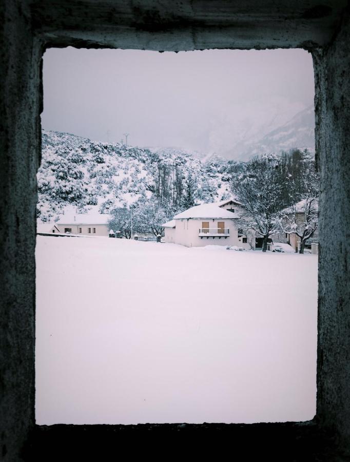 Villa Rosalia Villanua Bagian luar foto